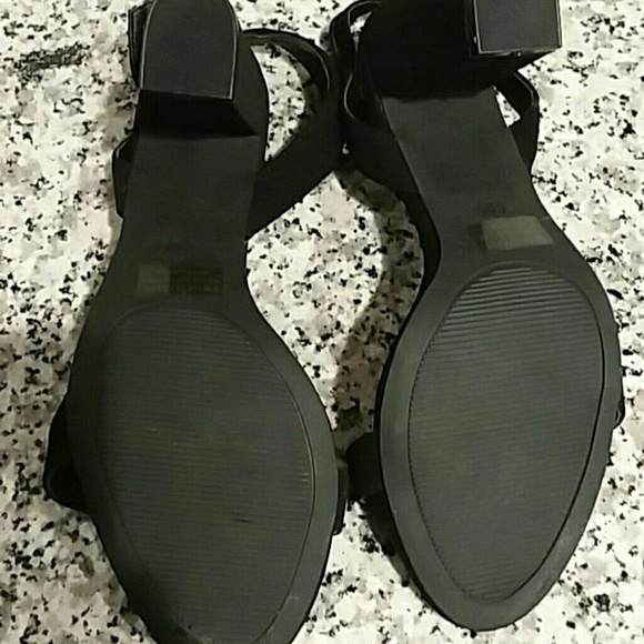 Black strap heel - Picture 3 of 3